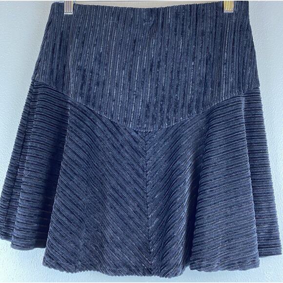 NWT Free People Camden Mini Sz M Black Corduroy V Flared Elastic Waist Skirt - Picture 3 of 13